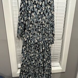 Chic Floral Maxi Dress in Black and blue
